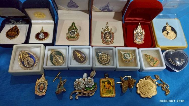 เข็มกลัดที่ระลึกตราสัญลักษณ์