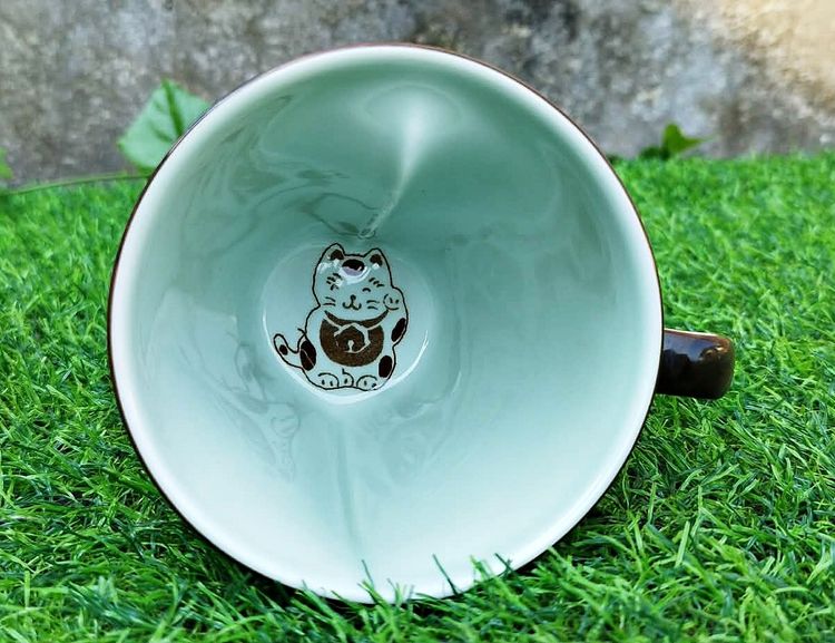 แก้วเซรามิคสีเขียวพาสเทลทรงวินเทจ ลายแมวญี่ปุ่นกวักนำโชค (Maneki Neko) และปลาไท Taiyaki รอบใบ รูปที่ 8