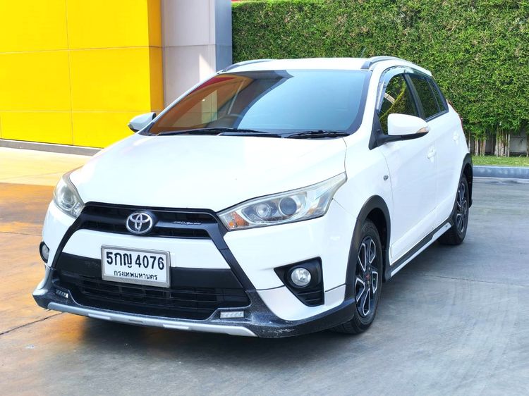 Toyota Yaris 2016 1.2 TRD Sportivo Sedan เบนซิน ไม่ติดแก๊ส เกียร์อัตโนมัติ ขาว รูปที่ 2