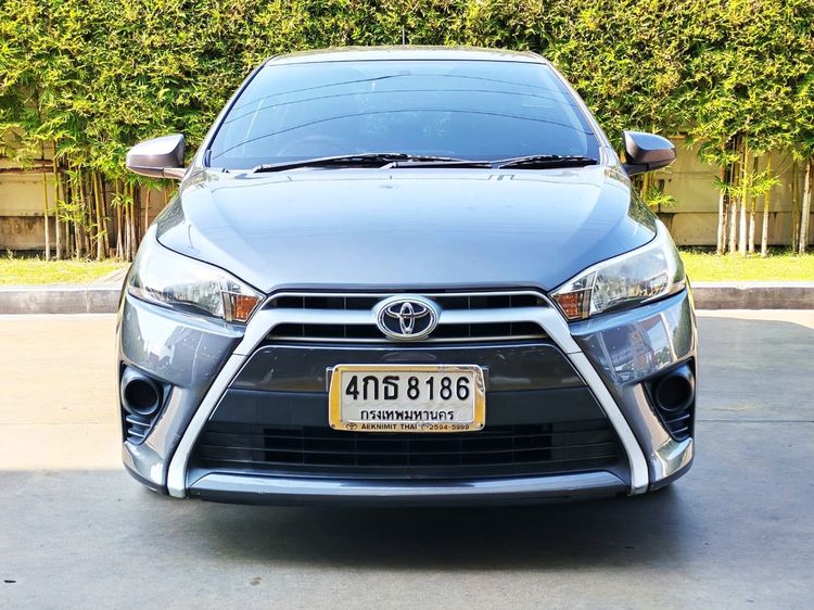  TOYOTA Yaris 1.2 E AUTO เทา 2015 รถบ้านสวยพร้อมใช้