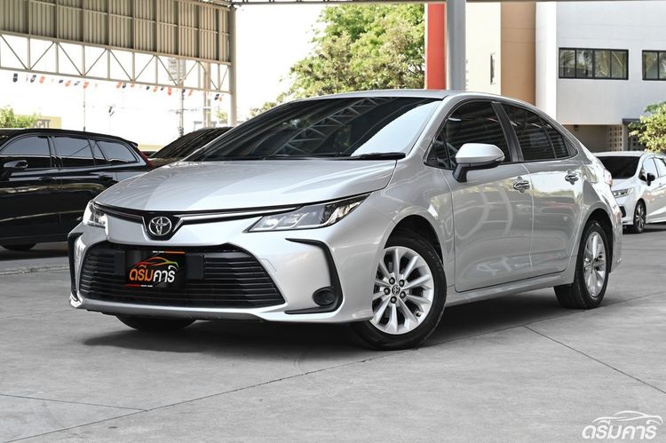 รถ Toyota Altis 1.6 G สี บรอนซ์เงิน