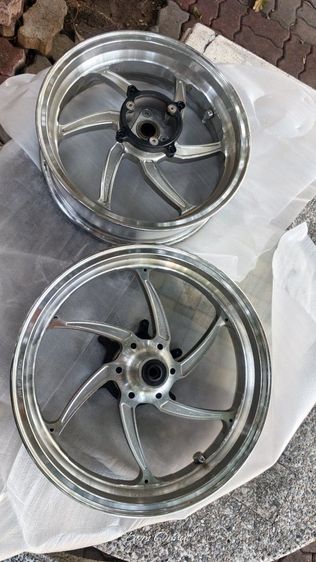 วงล้อ ขายล้อแม็กอลูมิเนียม ยี่ห้อ racing power ใส่ Honda ADV350 หรือ forza มีแกนล้อหน้าไปให้ครับ
สินค้าตามรูปภาพเลยครับ
ล้อหลังมีตำหนิรอยร้าวนิดหน่อยแต่ใส่ไม่เป็นไรครับ
นัดรับได้แถวสุขุมวิทซอย 19
ราคา3500 รส