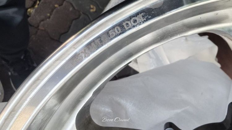 ขายล้อแม็กอลูมิเนียม ยี่ห้อ racing power ใส่ Honda ADV350 หรือ forza มีแกนล้อหน้าไปให้ครับ
สินค้าตามรูปภาพเลยครับ
ล้อหลังมีตำหนิรอยร้าวนิดหน่อยแต่ใส่ไม่เป็นไรครับ
นัดรับได้แถวสุขุมวิทซอย 19
ราคา3500 รส รูปที่ 10