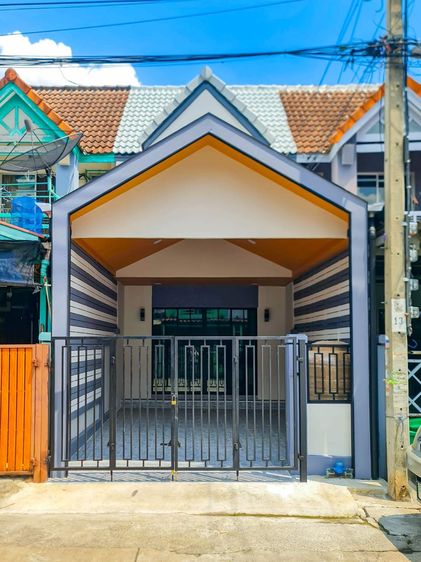 มีบางส่วน ขาย ทาวน์เฮ้าส์ 2 ชั้น พื้นที่ 17ตร.วา 2 ห้องนอน 2 ห้องน้ำ มบ.พูนสินธานี 3 ไกล้ตลาด ทำเลดี เดินทางง่าย