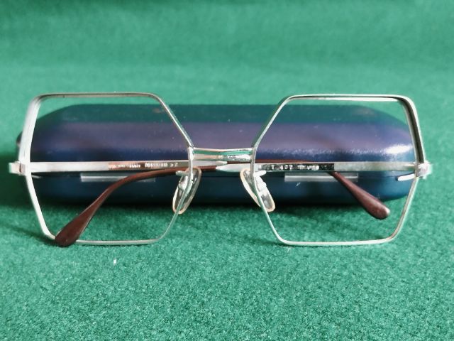 ขอขายกรอบแว่นตาวินเทจหายากแบรนด์ Ted lapidus รุ่น T 407 Meridienne made in France แท้ ขนาด 52-16-135มม. วัตถุเป็นสแตนเลสชนิดเบา รูปที่ 9