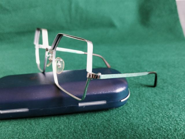 ขอขายกรอบแว่นตาวินเทจหายากแบรนด์ Ted lapidus รุ่น T 407 Meridienne made in France แท้ ขนาด 52-16-135มม. วัตถุเป็นสแตนเลสชนิดเบา รูปที่ 3