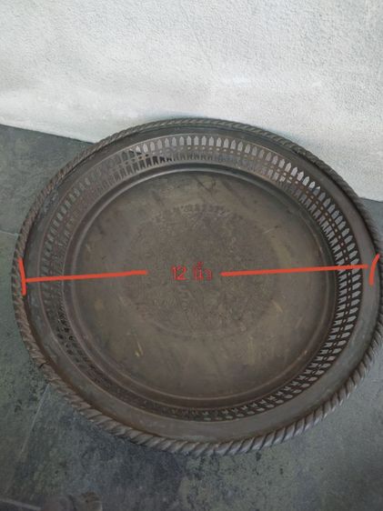 ชุดเครื่องทองเหลืองโบราณยกชุด สิบกว่าชิ้น งานโบราณแท้ เนื้อหนา พานมีลายปีนักษัตร ตอกมือ  ลายเมพพนม รูปที่ 3