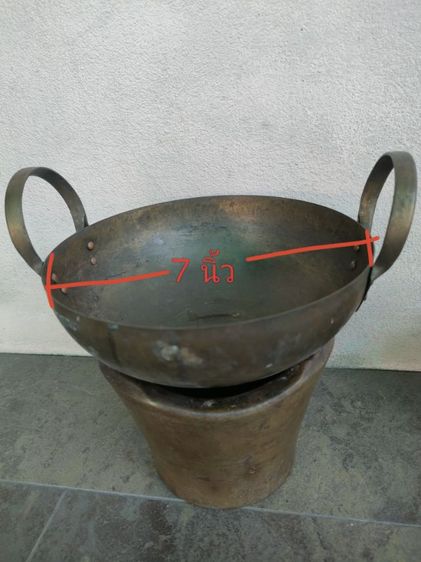 ชุดเครื่องทองเหลืองโบราณยกชุด สิบกว่าชิ้น งานโบราณแท้ เนื้อหนา พานมีลายปีนักษัตร ตอกมือ  ลายเมพพนม รูปที่ 8