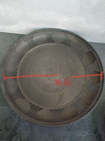 ชุดเครื่องทองเหลืองโบราณยกชุด สิบกว่าชิ้น งานโบราณแท้ เนื้อหนา พานมีลายปีนักษัตร ตอกมือ  ลายเมพพนม รูปที่ 2