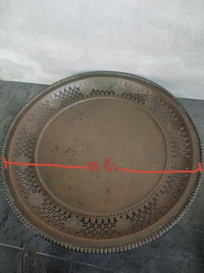 ชุดเครื่องทองเหลืองโบราณยกชุด สิบกว่าชิ้น งานโบราณแท้ เนื้อหนา พานมีลายปีนักษัตร ตอกมือ  ลายเมพพนม รูปที่ 4