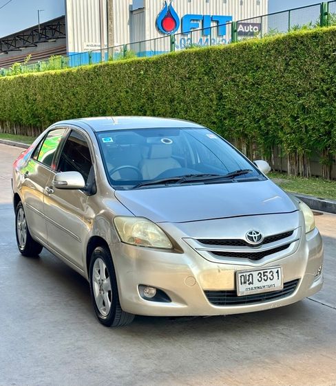 รถ Toyota Vios 1.5 E สี บรอนซ์ทอง
