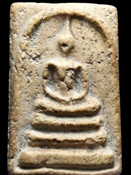 พระสมเด็จเนื้อสวยๆใส่กรอบพร้อมห้อยครับ