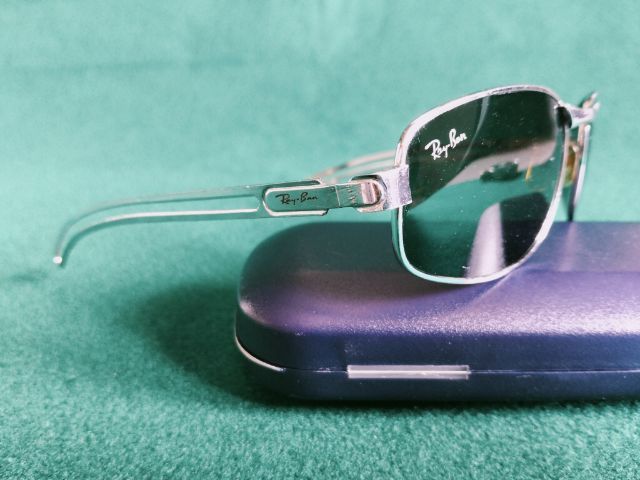 ขอขายแว่นกันแดดวินเทจยุค 90 แบรนด์ Rayban ทรงรียาว ปั้ม RB งาน Italy กระจกสีจะออกเขียวเย็นตาเป็นชนิดแก้วสภาพยังใหม่วัตถุเป็นชนิดสแตนเลส รูปที่ 3