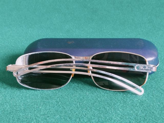 ขอขายแว่นกันแดดวินเทจยุค 90 แบรนด์ Rayban ทรงรียาว ปั้ม RB งาน Italy กระจกสีจะออกเขียวเย็นตาเป็นชนิดแก้วสภาพยังใหม่วัตถุเป็นชนิดสแตนเลส รูปที่ 8