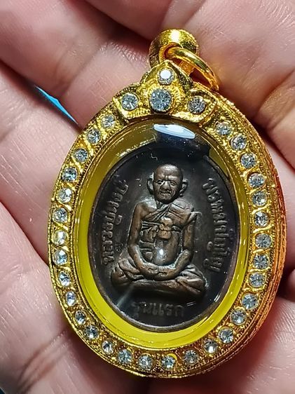 เหรียญหลวงปู่หงส์ วัดเพชรบุรี จ.สุรินทร์ รุ่นเเรก สภาพผ่านการใช้มาบ้าง เนื้อเข้มจัด น่าใช้มากครับ รูปที่ 7