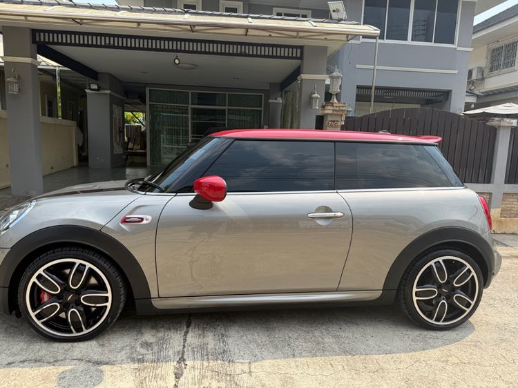 Mini JOHN COOPER WORK 2022 2.0 John Cooper Works Sedan เบนซิน ไม่ติดแก๊ส เกียร์อัตโนมัติ เทา รูปที่ 2