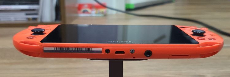 psvita 2000 สภาพสวยมาก  มีเครื่อง เมม64g กระเป๋า horiแท้  แปลงแล้ว  โหลดเกมเพิ่มเองได้เลย  เครื่องสวยจัด ติดกันรอยหน้าจอ และ หลังเครื่อง อนา รูปที่ 4