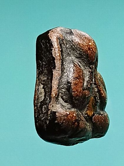 พระปิดตาเนื้อผงคลุกรัก หลวงปู่ภู่ วัดนอก จ.ชลบุรี รุ่นเเรก สภาพสวย เนื้อจัดเก่า พระมรดกเก็บเก่า ได้เหมาจากบ้านเก่าแถวย่านพานทอง เเบ่งปันมา รูปที่ 5