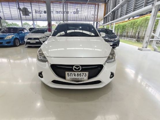 Mazda Mazda 2 2015 1.3 High Connect Sedan เบนซิน ไม่ติดแก๊ส เกียร์อัตโนมัติ ขาว รูปที่ 2