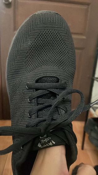 รองเท้าผ้าใบสีดำ รูปที่ 4