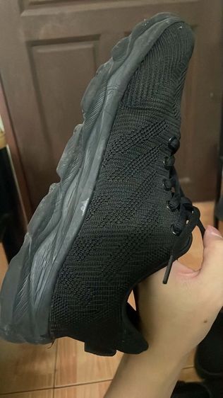 รองเท้าผ้าใบสีดำ รูปที่ 2