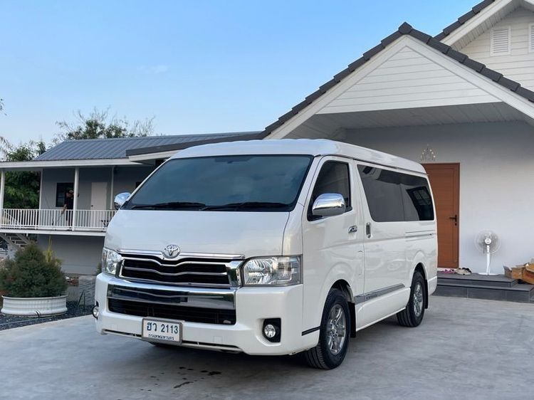 รถ Toyota Ventury 2.7 G สี ขาว