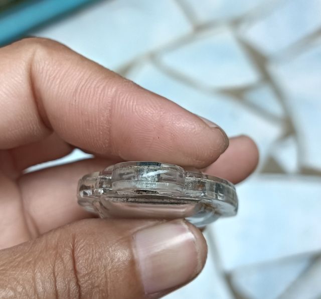 พระเหรียญเลี่ยมเก่า 1 องค์ รูปที่ 3