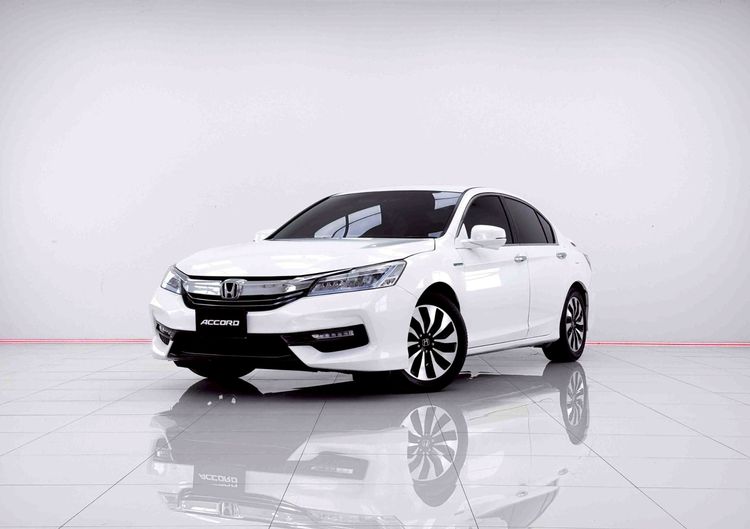 รถ Honda Accord 2.0 Hybrid สี ขาว