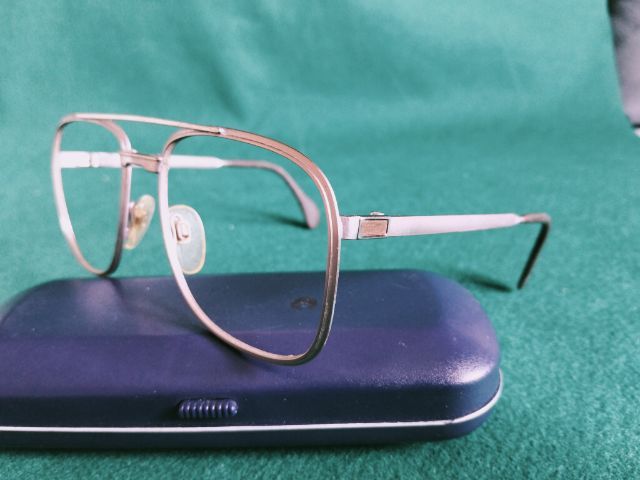ขอขายกรอบแว่นตาวินเทจจากแบรนด์ Atrio รุ่น a 329 col 231 made in Germany ขนาด 56-18-135มม.ทรง Aviator วัตถุคล้าย titanium น้ำหนักเบา รูปที่ 4