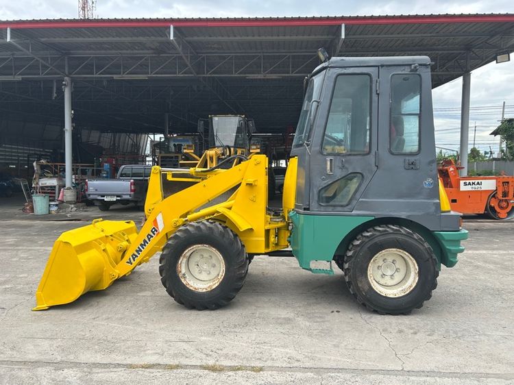รถตักล้อยาง YANMAR รุ่น V3-2 บุ้งกี๋ 0.4 คิว  รถเก่านอกนำเข้า รูปที่ 3