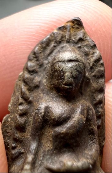 พระรอด วัดมหาวัน พิมพ์ใหญ่  รูปที่ 17