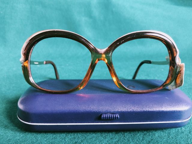 ขอขายกรอบแว่นตาหญิงวินเทจแบรนด์ Marwitz รุ่น 6064 portrait.made in Germany แท้ ขนาด 50-14-130มม.ก้านมีหุ้มทองสภาพไม่ผ่านการใช้งานเก่าเก็บ รูปที่ 4
