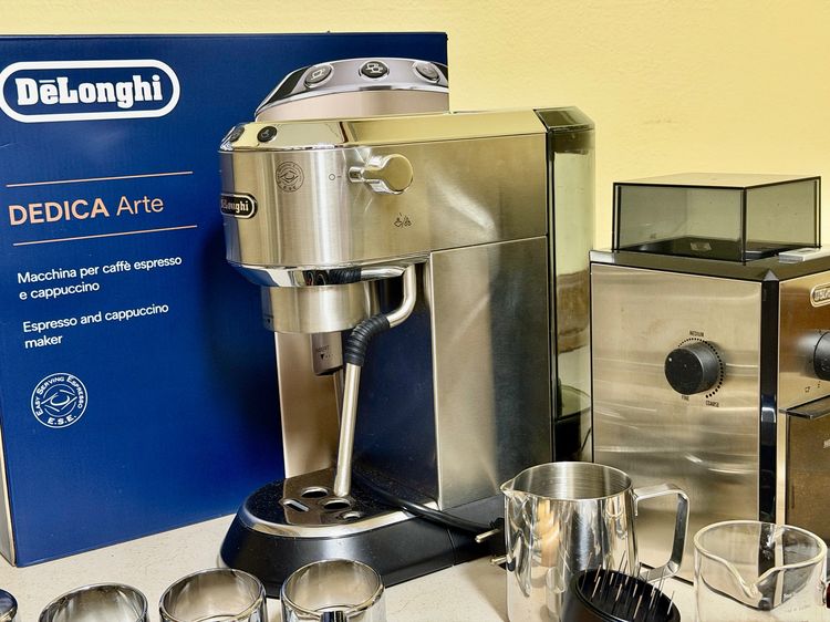 ขายเครื่องชงกาแฟ DeLonghi รุ่น EC885.M พร้อมเครื่องบดกาแฟ และแถมอุปกรณ์เสริมอื่นๆ