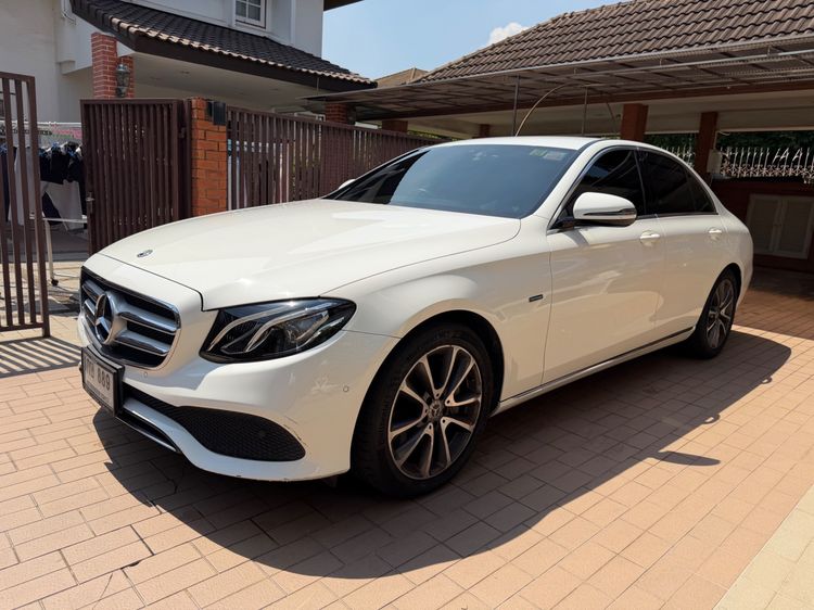 Mercedes-Benz E-Class 2019 E350 Sedan ปลั๊กอินไฮบริด (PHEV) เกียร์อัตโนมัติ ขาว รูปที่ 3