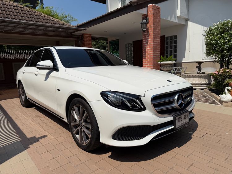Mercedes-Benz E-Class 2019 E350 Sedan ปลั๊กอินไฮบริด (PHEV) เกียร์อัตโนมัติ ขาว รูปที่ 2