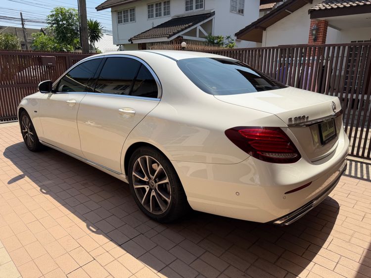Mercedes-Benz E-Class 2019 E350 Sedan ปลั๊กอินไฮบริด (PHEV) เกียร์อัตโนมัติ ขาว รูปที่ 4
