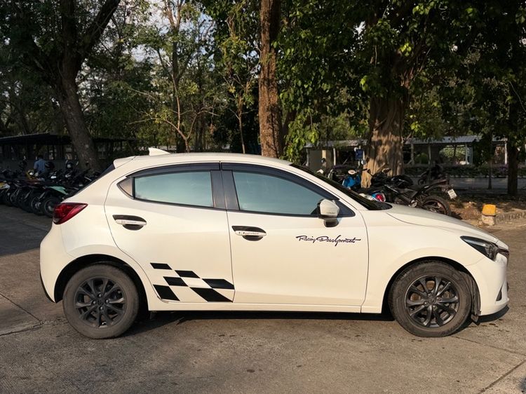 รถ Mazda Mazda 2 1.3 High Connect สี ขาว