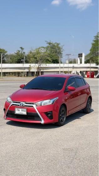 Toyota Yaris 2015 1.2 E Sedan เบนซิน ไม่ติดแก๊ส เกียร์อัตโนมัติ แดง รูปที่ 2