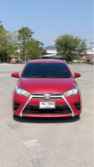 รถ Toyota Yaris 1.2 E สี แดง
