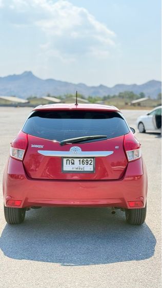 Toyota Yaris 2015 1.2 E Sedan เบนซิน ไม่ติดแก๊ส เกียร์อัตโนมัติ แดง รูปที่ 4
