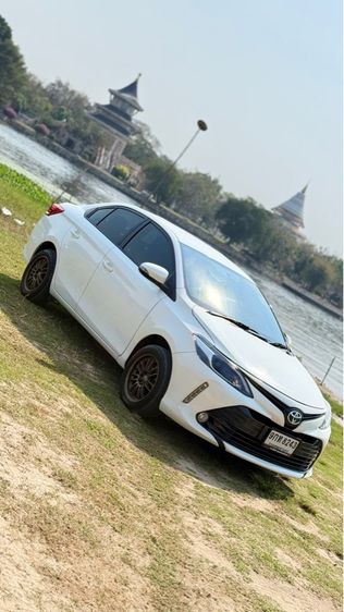 Toyota Vios 2020 1.5 Mid Sedan เบนซิน ไม่ติดแก๊ส เกียร์อัตโนมัติ ขาว รูปที่ 2