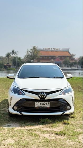 รถ Toyota Vios 1.5 Mid สี ขาว