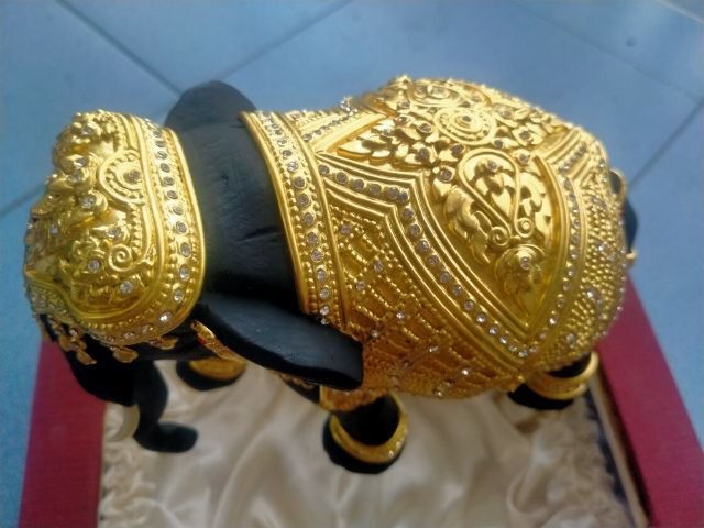 ช้างไม้แกะสลักลงสีทอง รูปที่ 4