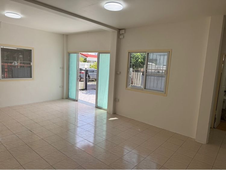 อื่นๆ มีบางส่วน สร้างเสร็จก่อน 2010 🏡 บ้านแฝดสวย พร้อมอยู่ นนทบุรี 38.4 ตร.ว. 3 นอน 2 น้ำ ใกล้ตลาดลุงออม ใกล้MRT ตลาดบางใหญ่ เพียง 3.29 ล้าน รูปที่ 3