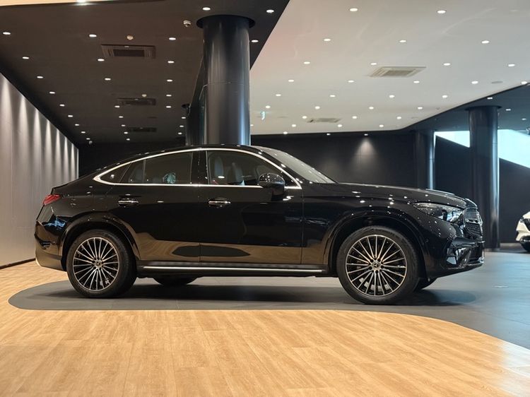 Mercedes-Benz GLC-Class 2025 GLC350e Utility-car ปลั๊กอินไฮบริด (PHEV) ไม่ติดแก๊ส เกียร์อัตโนมัติ ดำ รูปที่ 4