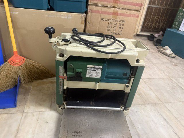 เเท่นไสไม้makita 2012nb รูปที่ 2