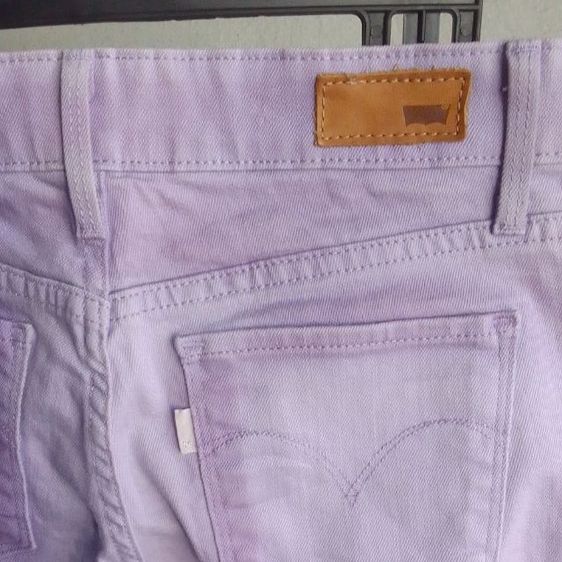 กางเกงยีนส์ผู้หญิง levi's ป้าย R สีสวยหายากสีม่วงอ่อน ๆ อมชมพูนิดนึง รูปที่ 4