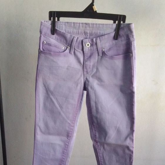 กางเกงยีนส์ผู้หญิง levi's ป้าย R สีสวยหายากสีม่วงอ่อน ๆ อมชมพูนิดนึง รูปที่ 2