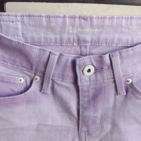 กางเกงยีนส์ผู้หญิง levi's ป้าย R สีสวยหายากสีม่วงอ่อน ๆ อมชมพูนิดนึง รูปที่ 3
