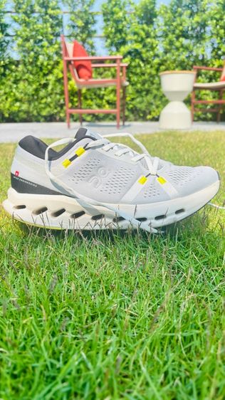 ไม่ระบุ เทา รองเท้าวิ่ง On Running รองเท้า oncloud 